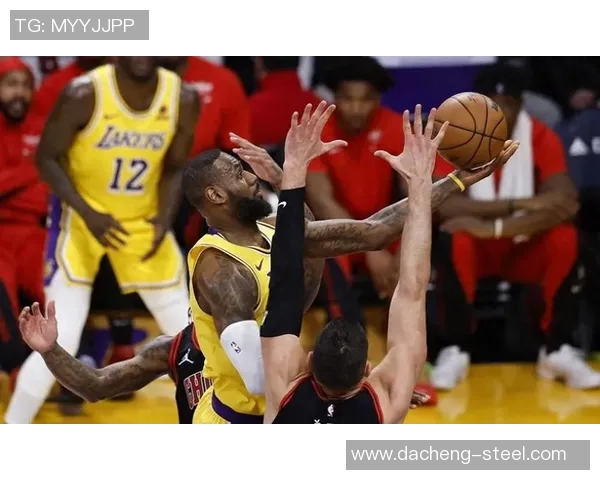 回顾2001年湖人与公牛的经典对决时刻与篮球传奇的交锋